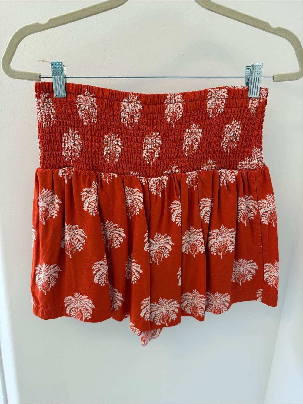 Anthropologie Women’s Red/Orange Smocked Waist Palm Print Shorts